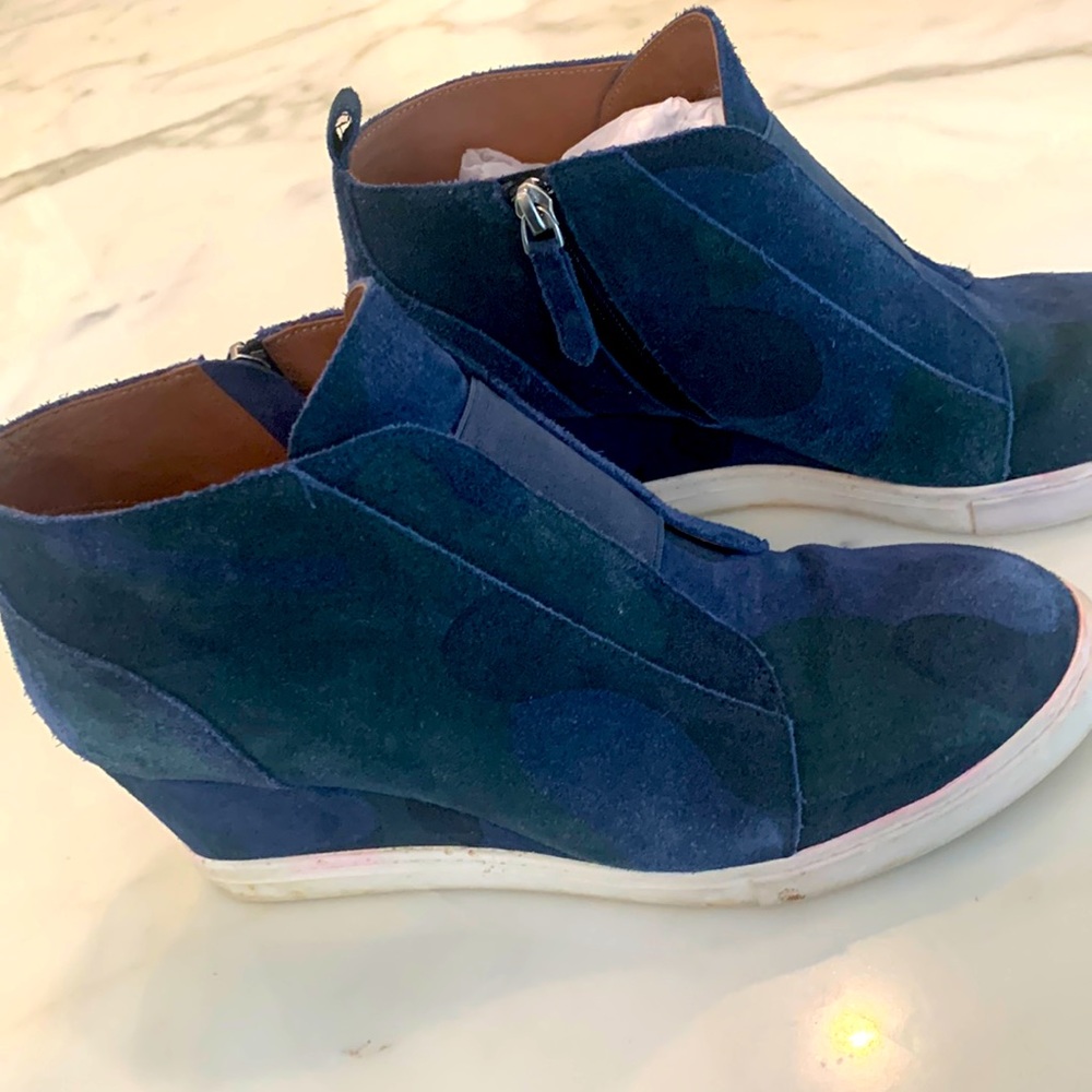 Blue ‘suede’ wedge sneaker/bootie